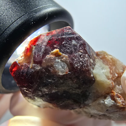 Seltene rote Granat, Muskovit, Quarz Stufe Erongo, Namibia 36*35*16mm