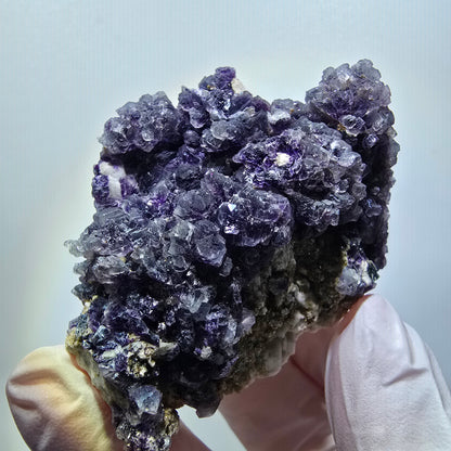 Rares fragments de fluorite fantôme, muscovite, hyalite, orthoclase, Erongo, Namibie, 59 x 49 x 35 mm 