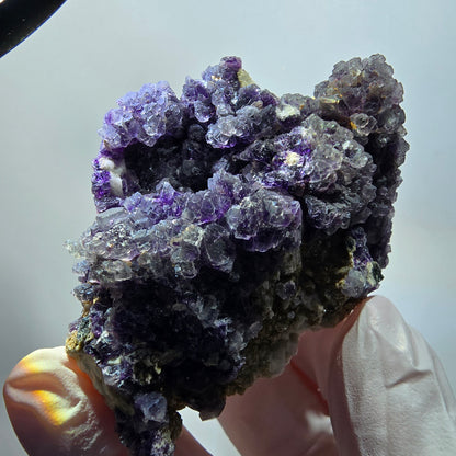 Rares fragments de fluorite fantôme, muscovite, hyalite, orthoclase, Erongo, Namibie, 59 x 49 x 35 mm 