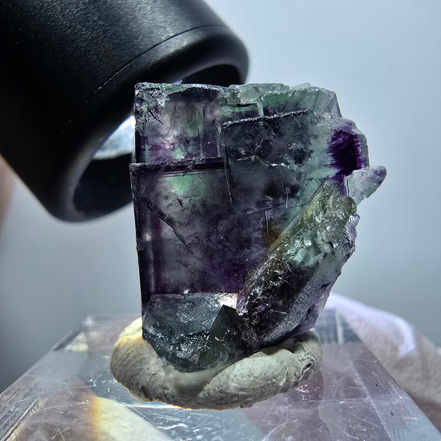 Spécimen cubique de fluorite fantôme très clair, vert-violet, Okorusu, Namibie, 22*20*13 mm, n° 11777 