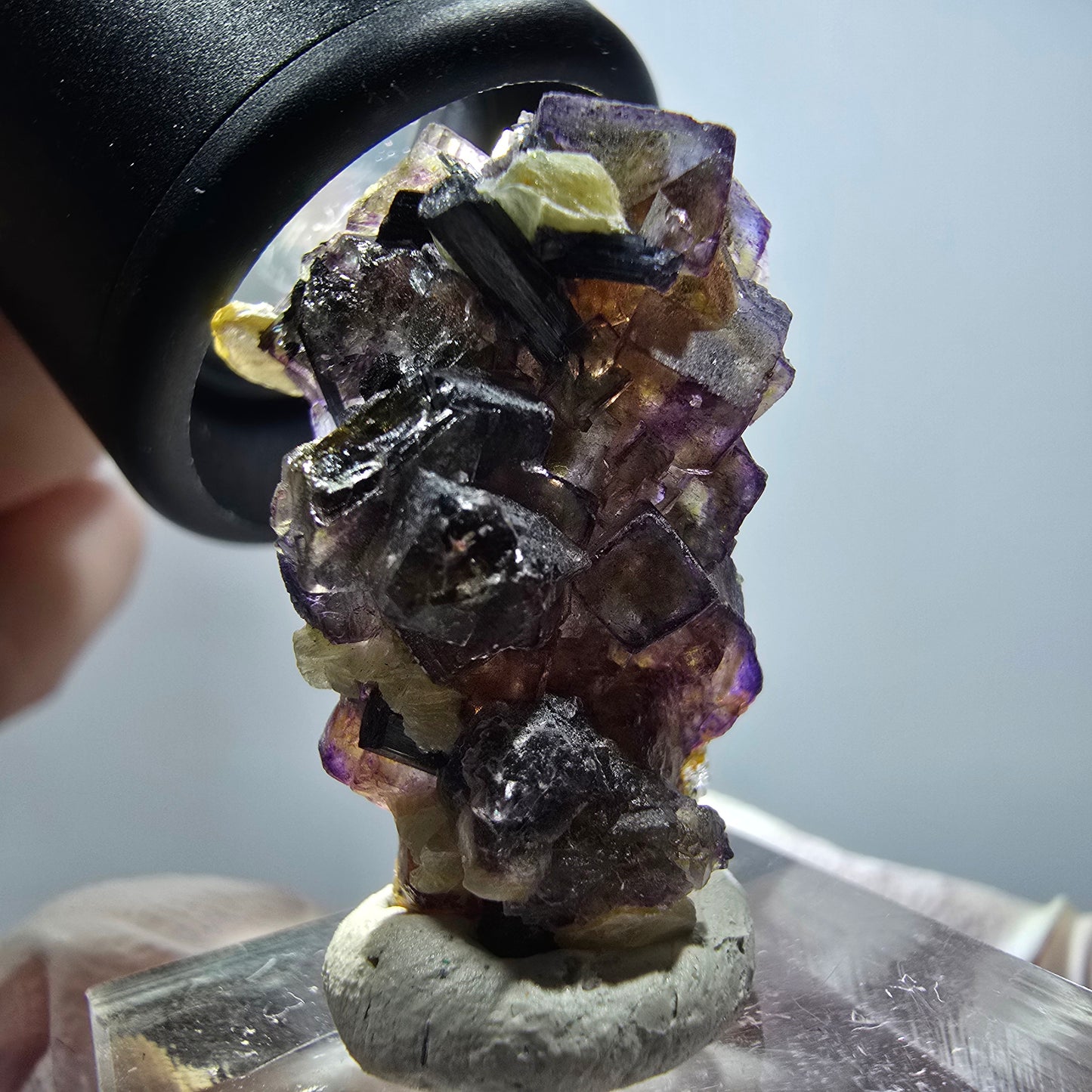 Spécimen de fluorite fantôme colorée, muscovite, hyalite, tourmaline schorl, Erongo, Namibie 31*21*15mm #11817 