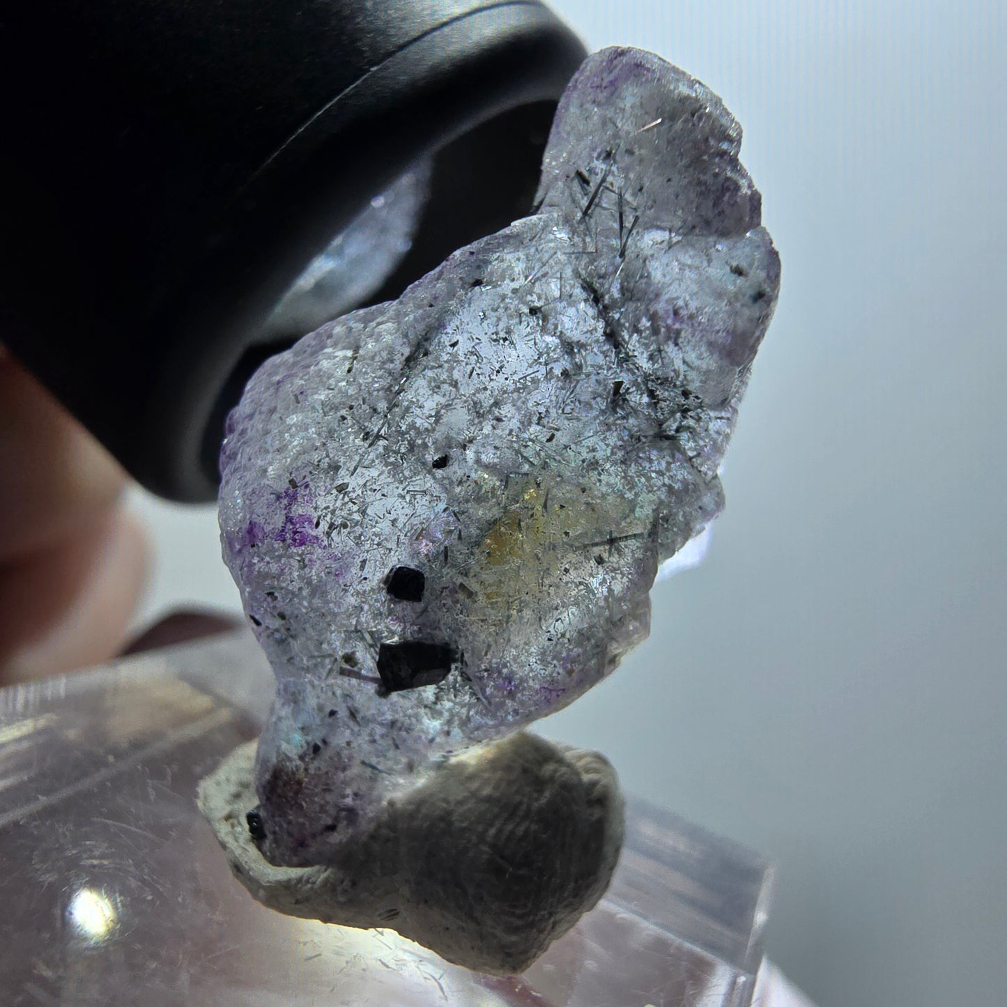 Cube de fluorite fantôme très clair, tourmaline schorl, Erongo, Namibie, 29*16*16 mm, n° 11939 