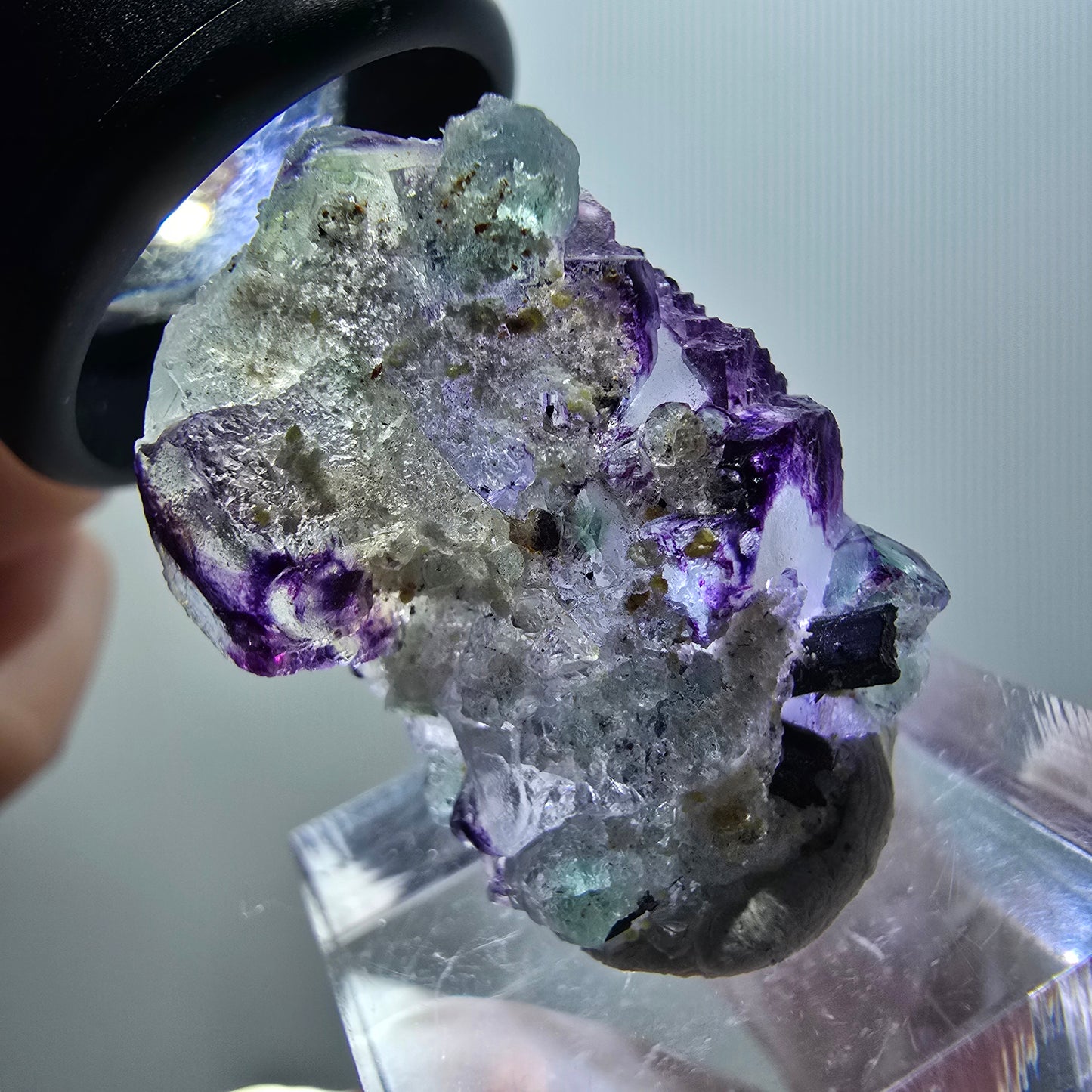 Spécimen de fluorite fantôme transparente et de tourmaline schorl, Erongo, Namibie, 29 x 23 x 15 mm, n° 11951 