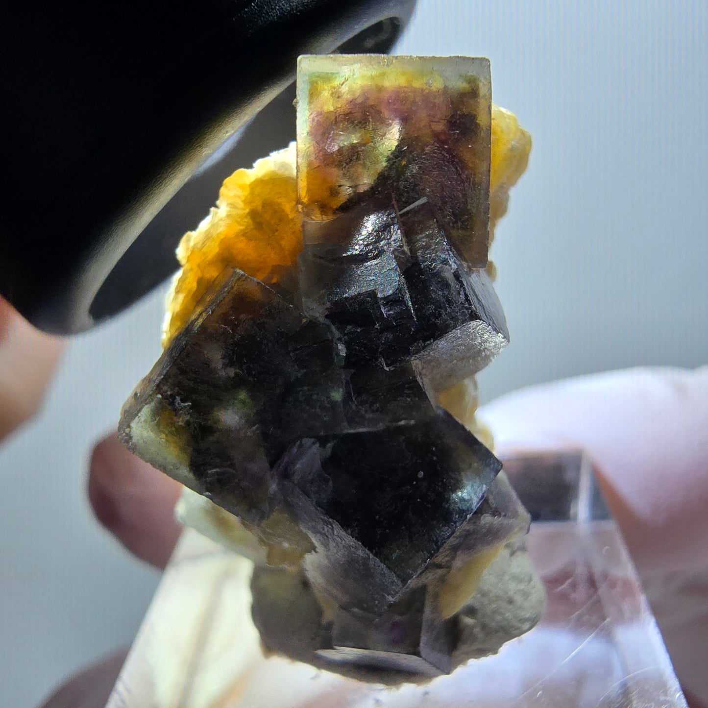 Spécimen de fluorite fantôme colorée, tourmaline schorl et muscovite d'Erongo, Namibie, 30 x 22 x 18 mm, n° 11957 
