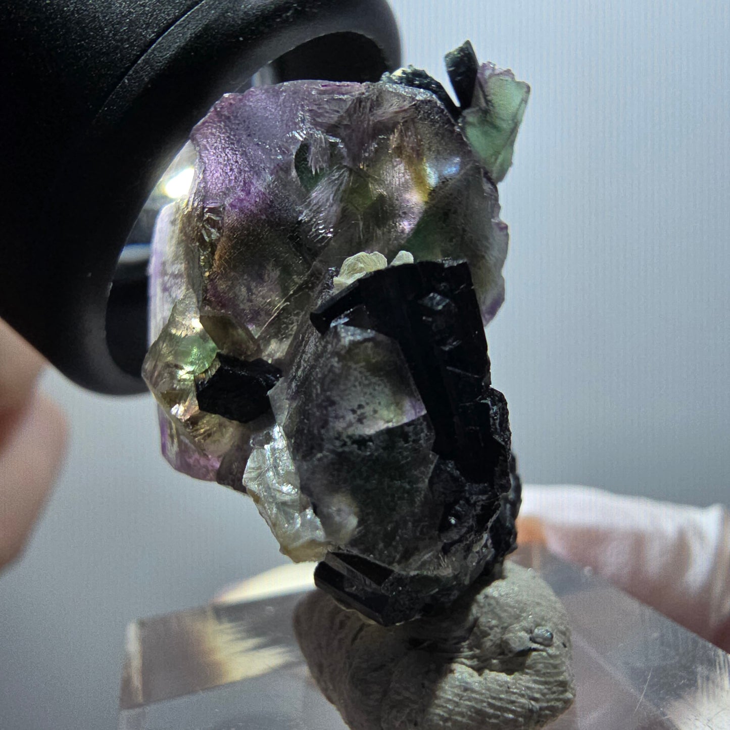 Spécimen de fluorite fantôme colorée, tourmaline schorl et muscovite d'Erongo, Namibie, 31 x 22 x 21 mm, n° 11992 