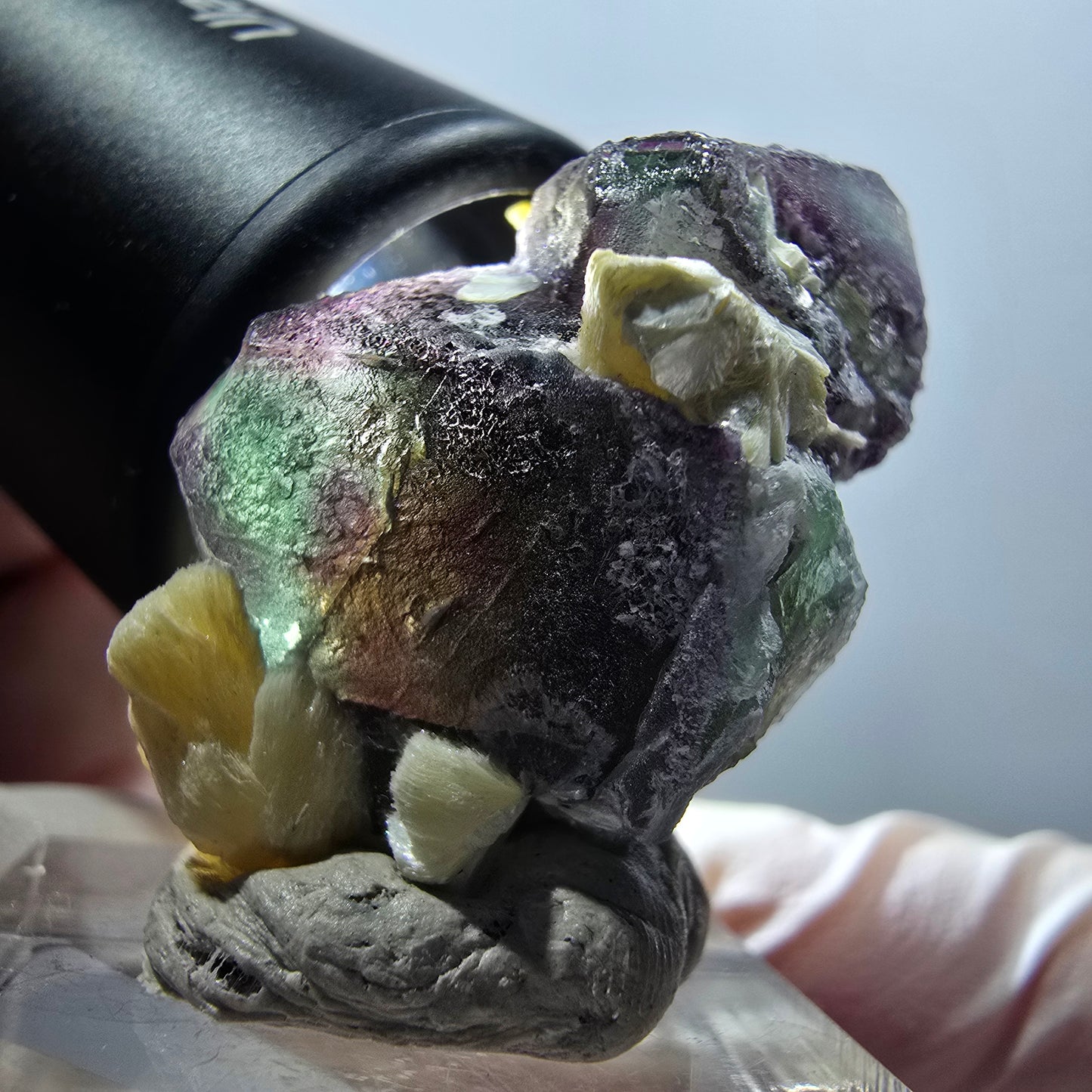 Fluorite fantôme hexagonale, tourmaline Schörl, muscovite Erongo, Namibie 35*28*23mm #11993 