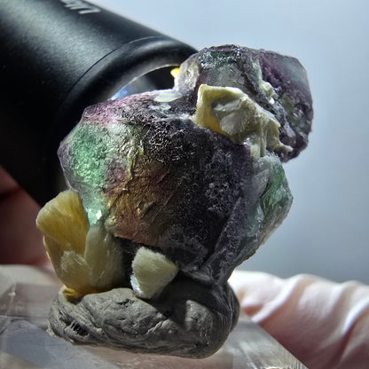 Fluorite fantôme hexagonale, tourmaline Schörl, muscovite Erongo, Namibie 35*28*23mm #11993 