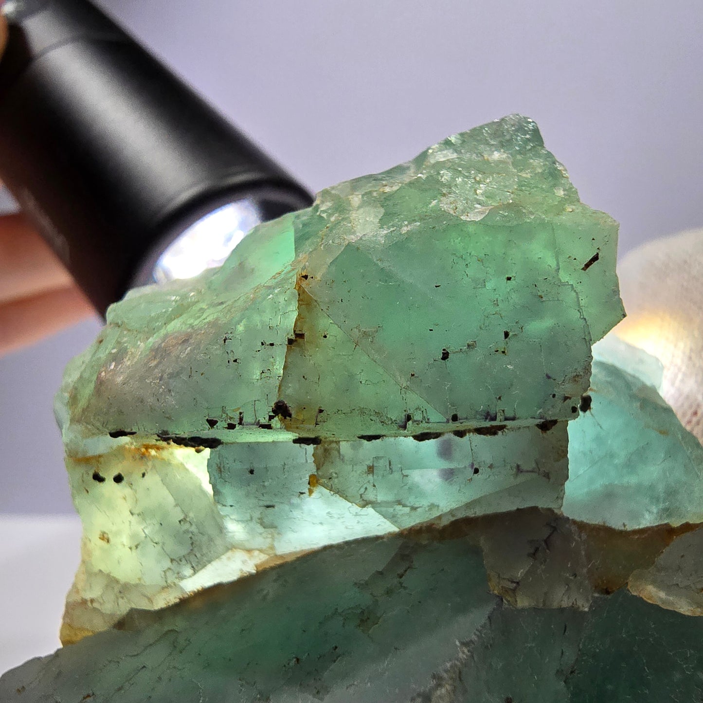 Grand spécimen de cube de fluorite fantôme, parqueté zonal Okorusu Namibie 74*68*36mm 
