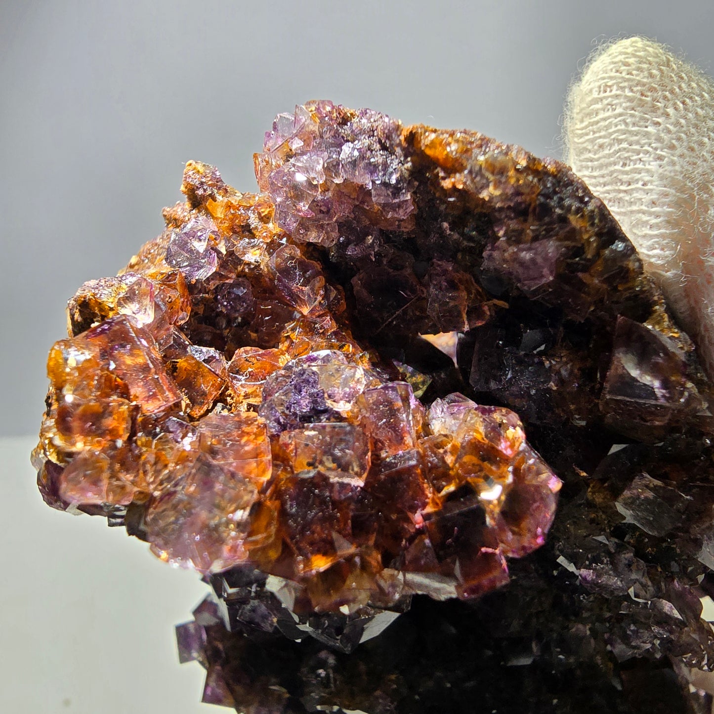 Grand spécimen de cube de fluorite fantôme, vert, jaune, violet, Okorusu, Namibie, 110 x 66 x 50 mm 