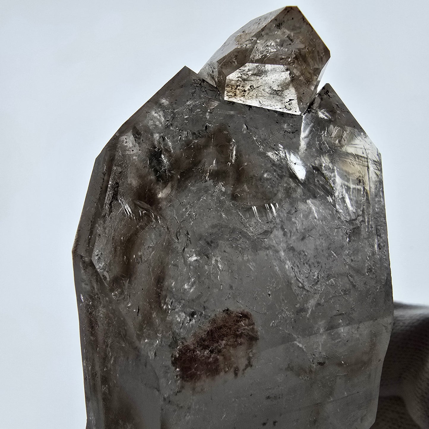 Sceptre DT Enhydro Skeleton Smoky Quartz, 2 gobos de poche Bubble Valentine. Namibie 126 x 66 x 50 mm 