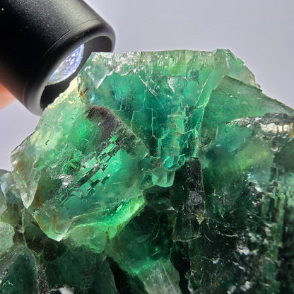 Grand spécimen de cube de fluorite fantôme, vert parqueté Okorusu, Namibie 84*80*40 mm 