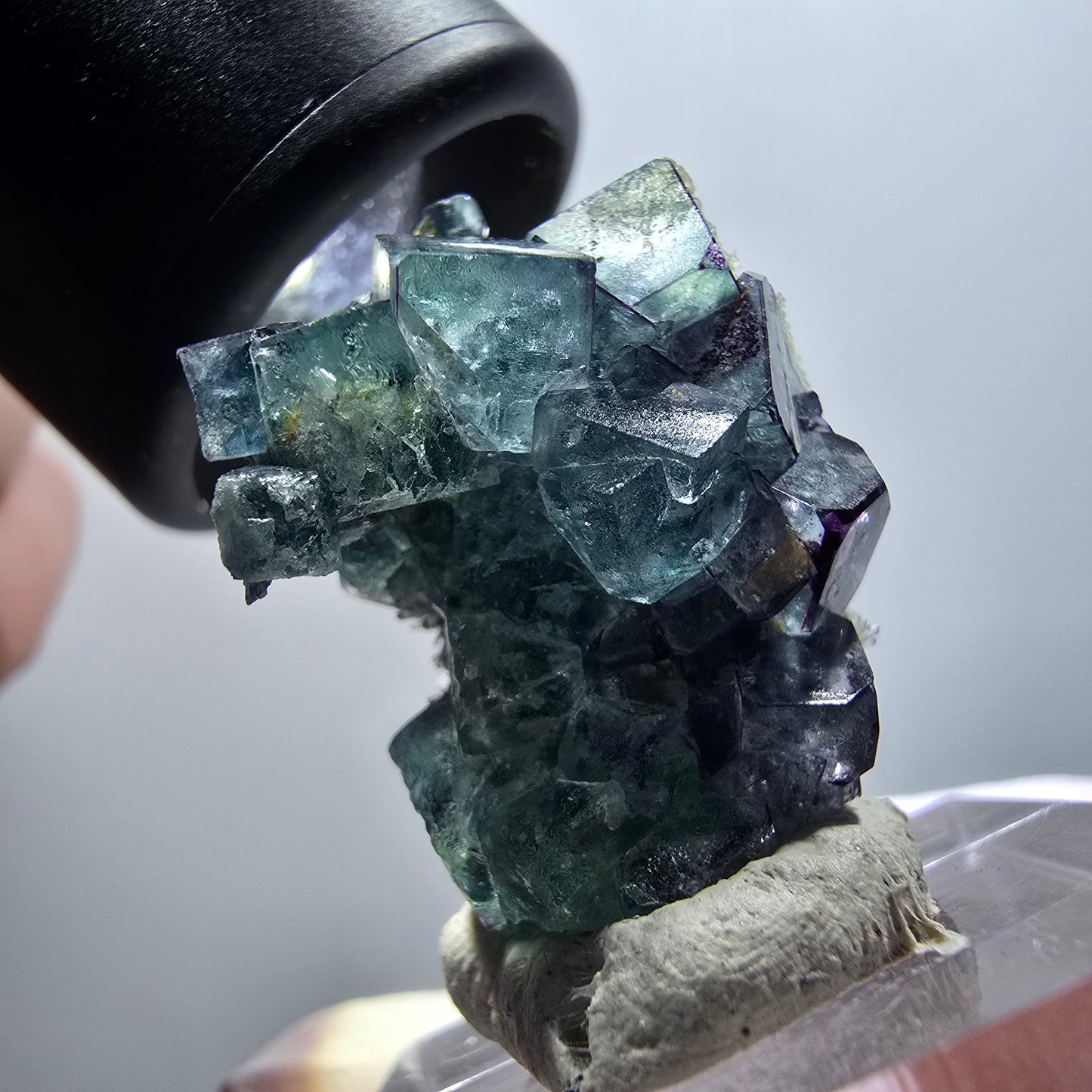 Spécimen rare de fluorite fantôme et de tourmaline schorl, Erongo, Namibie, 28 x 22 x 21 mm, n° 12003 