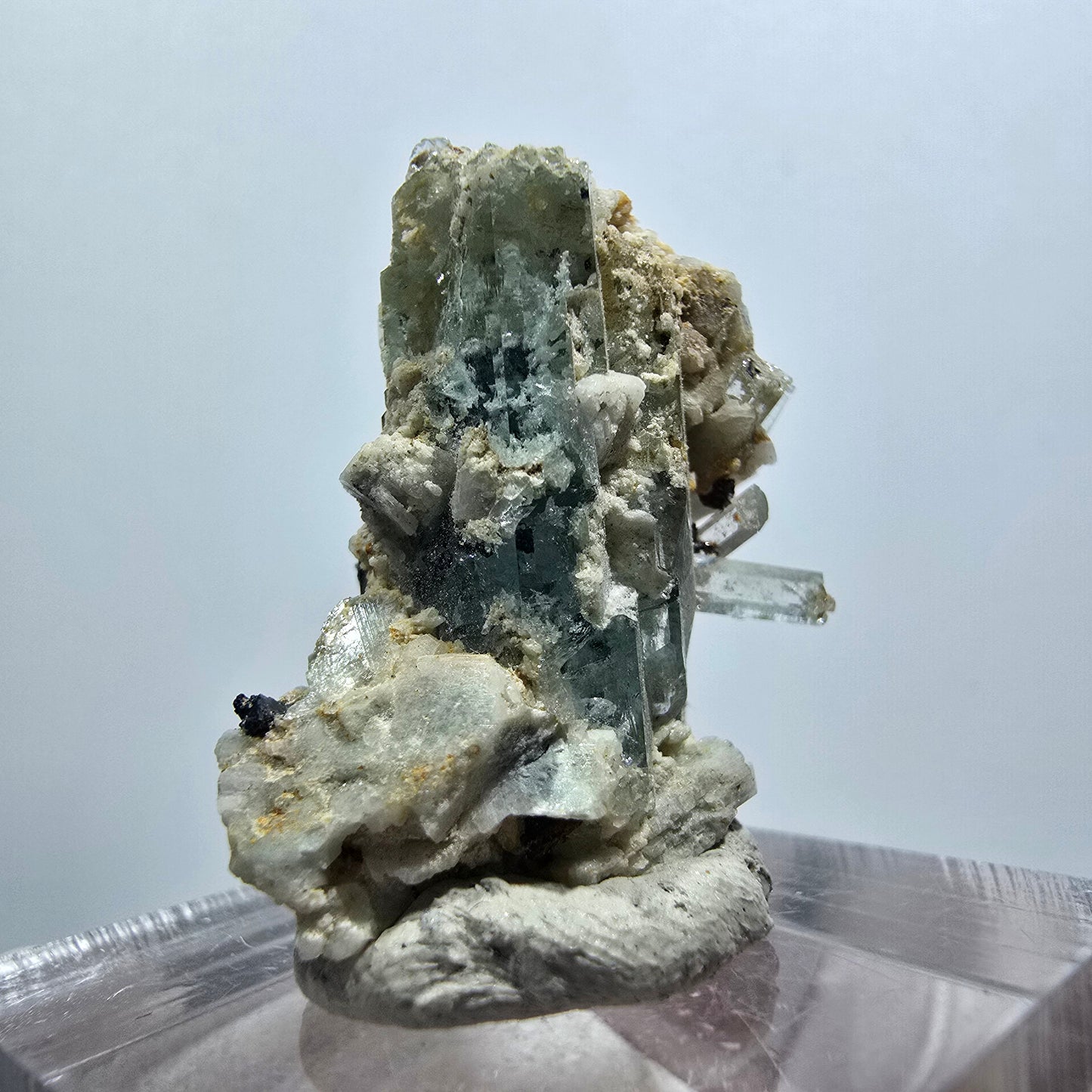 Rare aigue-marine, spécimen d'orthose d'Erongo, Namibie, 26 x 21 x 14 mm, n° 12019 