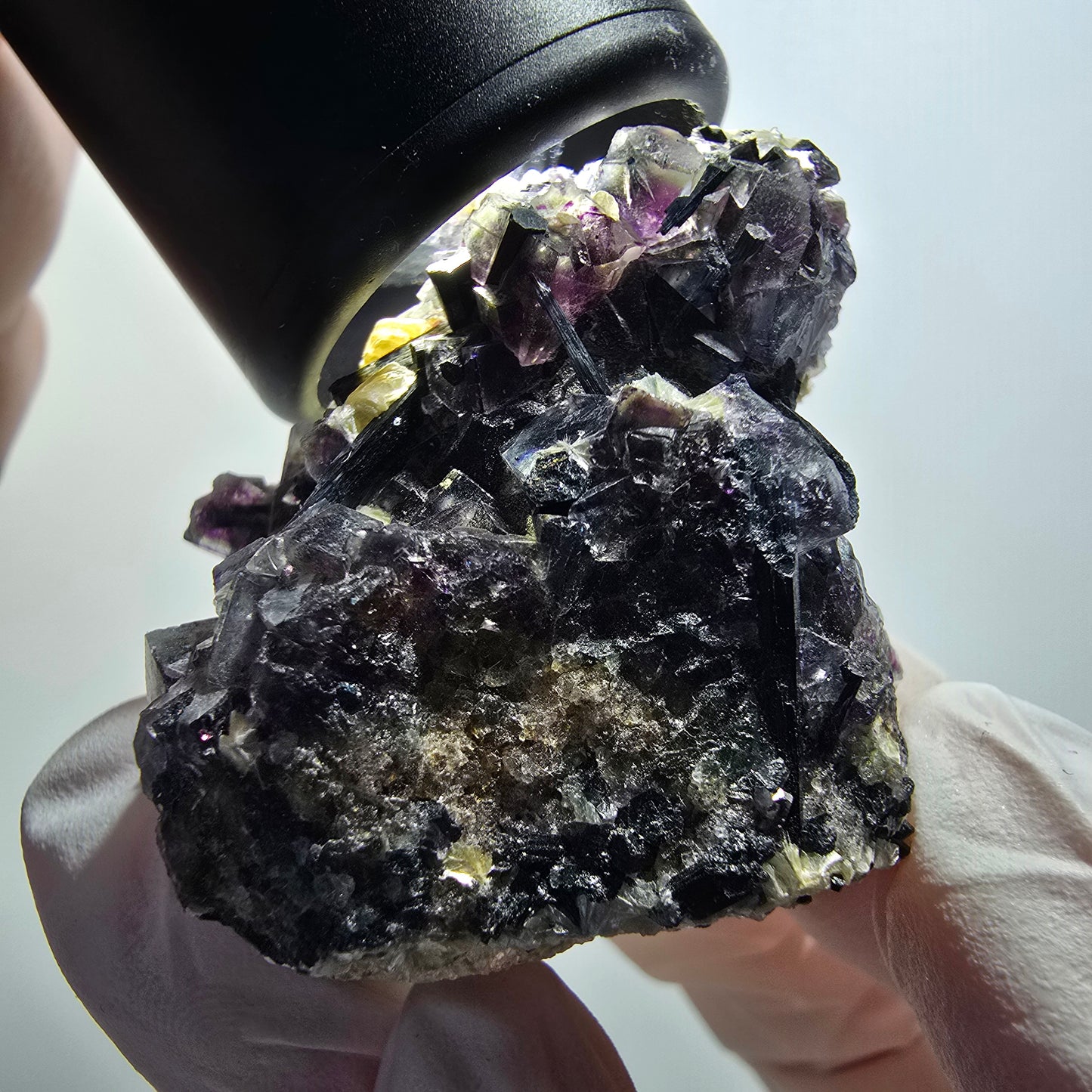 Spécimen de fluorite fantôme colorée, tourmaline schorl, muscovite, hyalite, Erongo, Namibie, 46*40*35 mm, n° 12122