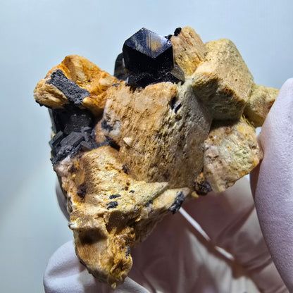 Rare spécimen de tourmaline schorl et d'orthose, Erongo, Namibie, 44 x 37 x 28 mm, n° 12133