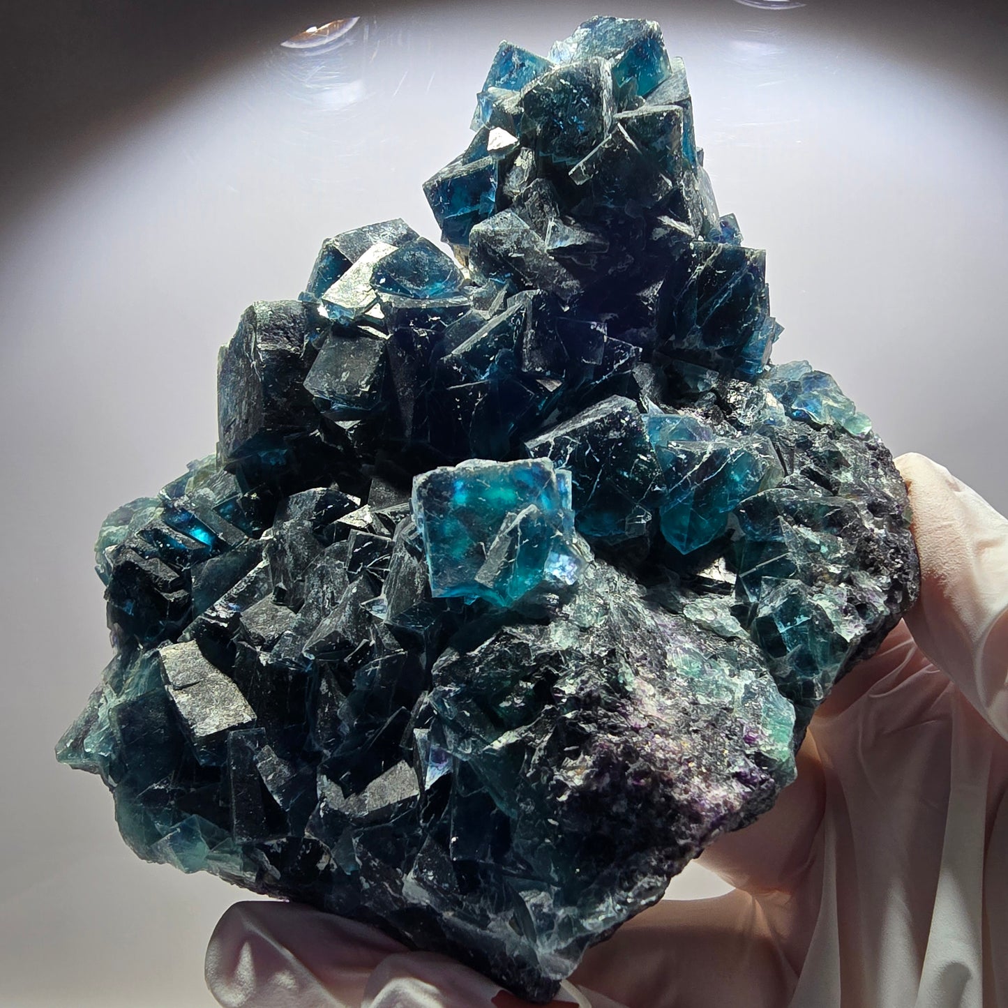 Cube XL Phantom Fluorite Step, poche papillon bleue, Namibie 120*104*76 mm 