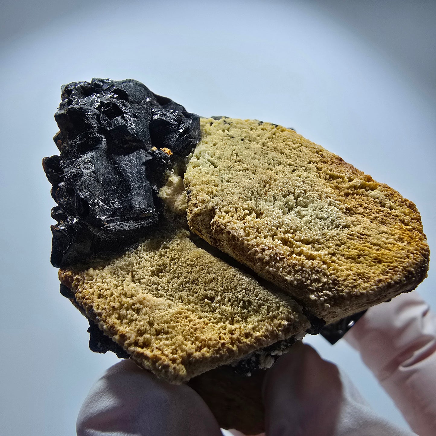 Rare spécimen de tourmaline schorl et d'orthose, Erongo, Namibie, 67 x 54 x 39 mm, n° 12172 