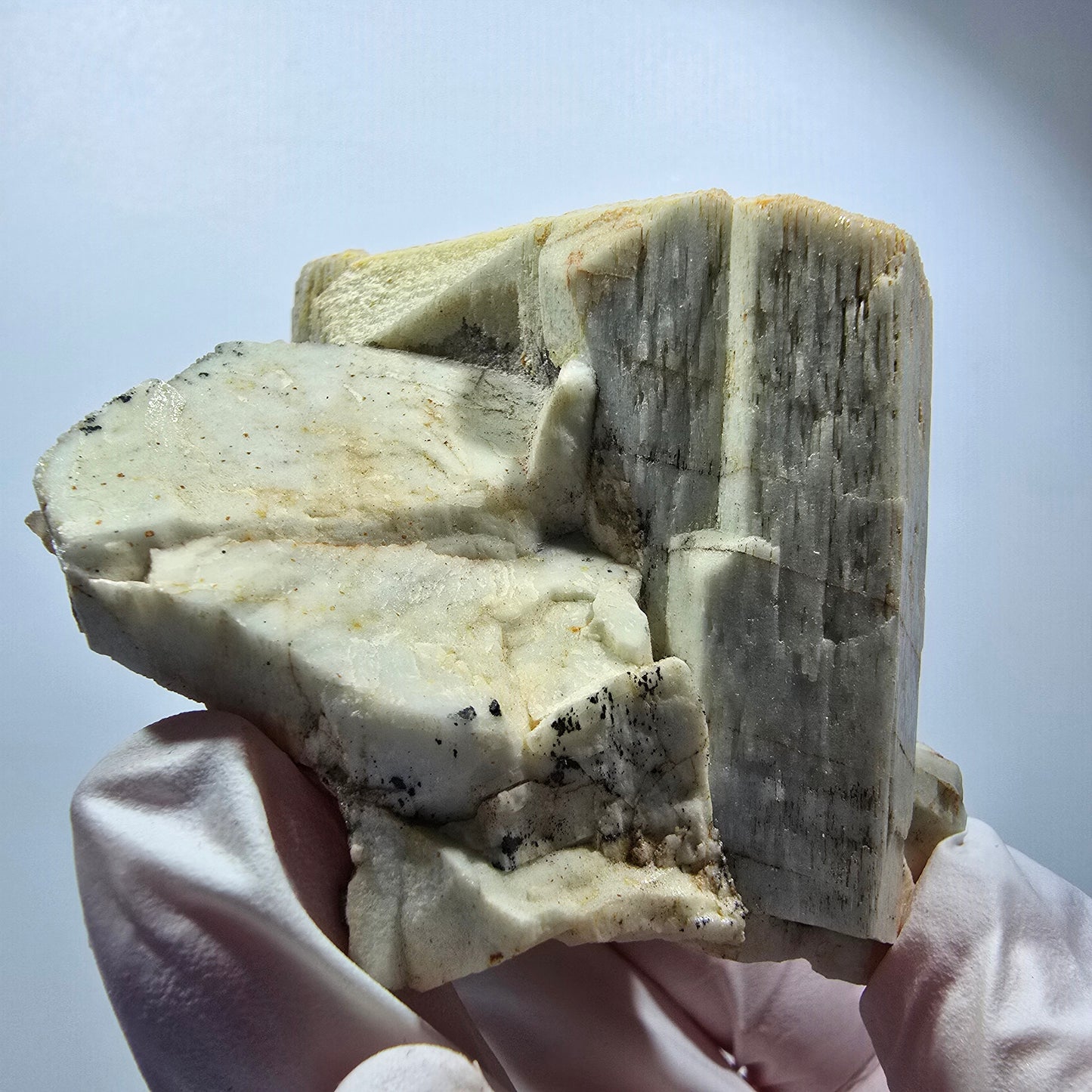 Opale hyalite rare, spécimen d'orthose d'Erongo, Namibie, 64*59*48 mm, n° 12178 
