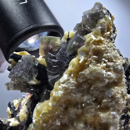 Spécimen de fluorite fantôme colorée, tourmaline schorl, muscovite, hyalite, Erongo, Namibie 78*52*48mm #12188 