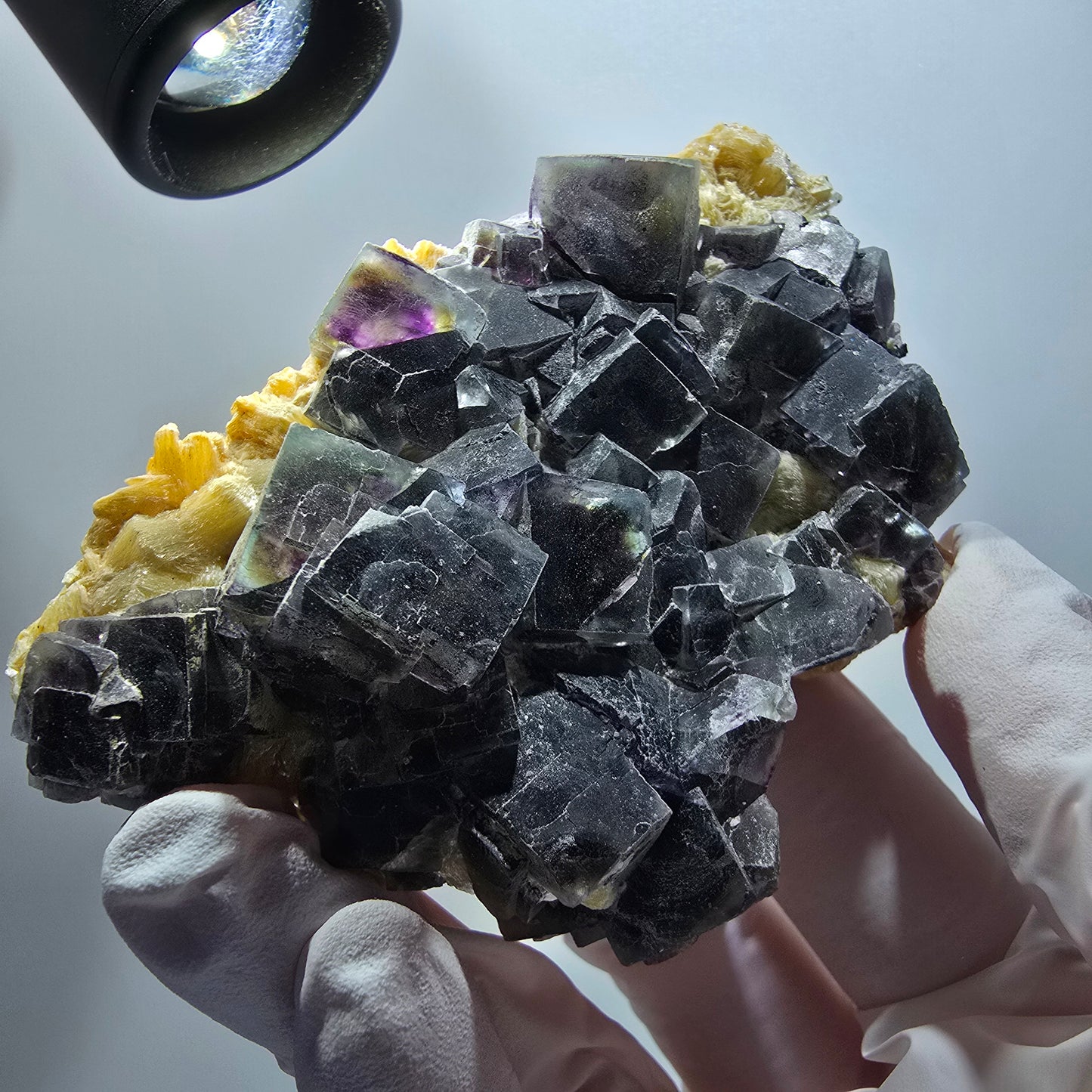 Spécimen de fluorite fantôme colorée, tourmaline schorl, muscovite, hyalite, Erongo, Namibie 86*60*37mm #12192 