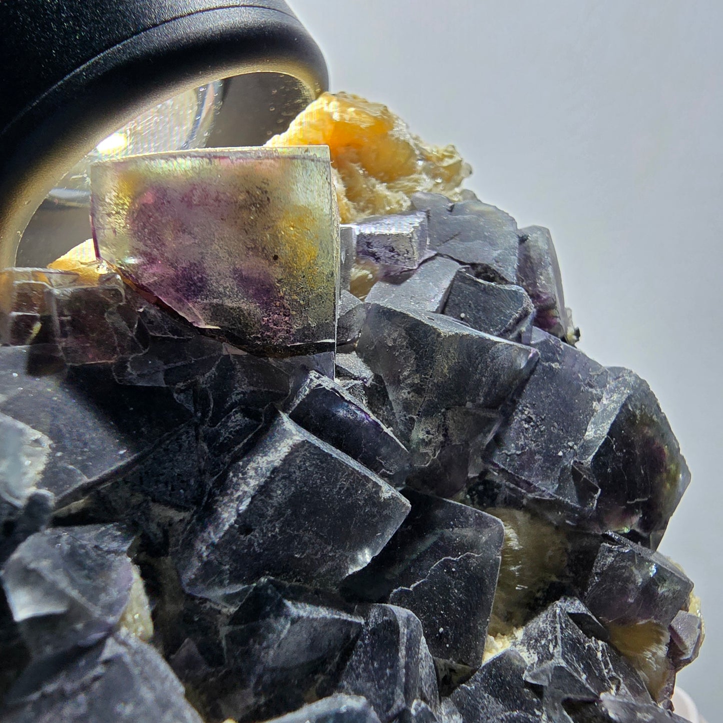 Spécimen de fluorite fantôme colorée, tourmaline schorl, muscovite, hyalite, Erongo, Namibie 86*60*37mm #12192 