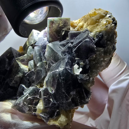Spécimen de fluorite fantôme colorée, tourmaline schorl, muscovite, hyalite, Erongo, Namibie 86*60*37mm #12192 