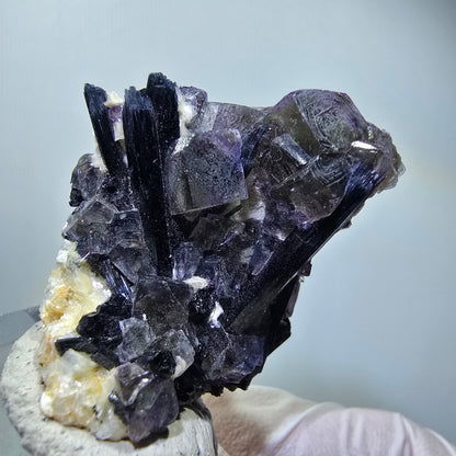 Spécimen de fluorite fantôme colorée, tourmaline schorl et muscovite d'Erongo, Namibie, 37*31*19 mm, n° 12280 
