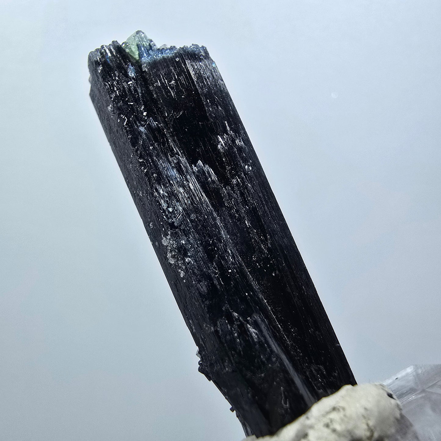 Spécimen rare de tourmaline schorl et de fluorite, Erongo, Namibie, 40 x 13 x 10 mm, n° 12285 