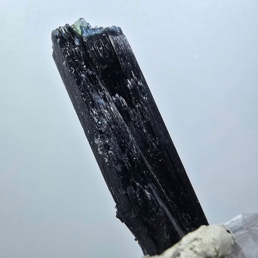 Spécimen rare de tourmaline schorl et de fluorite, Erongo, Namibie, 40 x 13 x 10 mm, n° 12285 