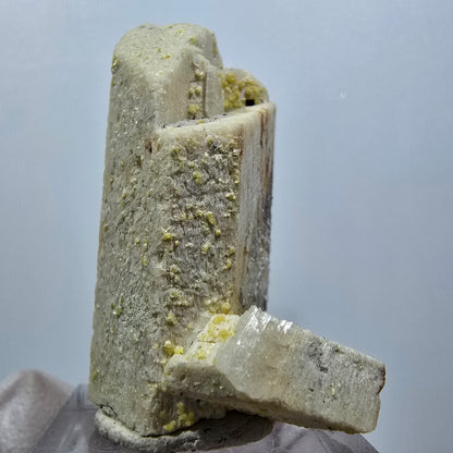 Opale hyalite rare, spécimen d'orthose (minéral UV), Erongo, Namibie, 43*24*30 mm, n° 12287 