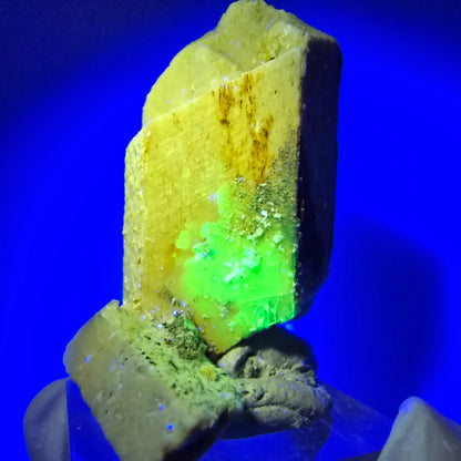 Opale hyalite rare, spécimen d'orthose (minéral UV), Erongo, Namibie, 43*24*30 mm, n° 12287 