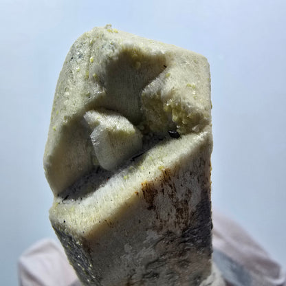 Opale hyalite rare, spécimen d'orthose (minéral UV), Erongo, Namibie, 43*24*30 mm, n° 12287 