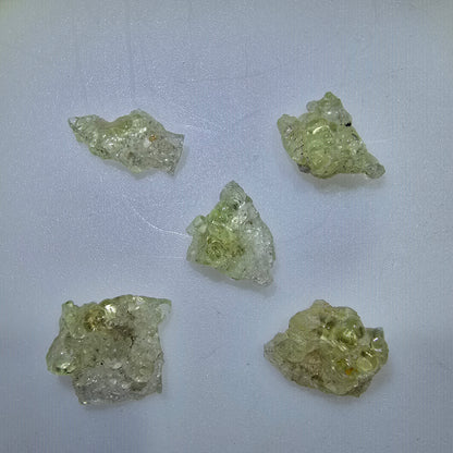 Lot de 5 écailles d'opale hyalite (minéral UV) Erongo, Namibie 14-18 mm #12300 
