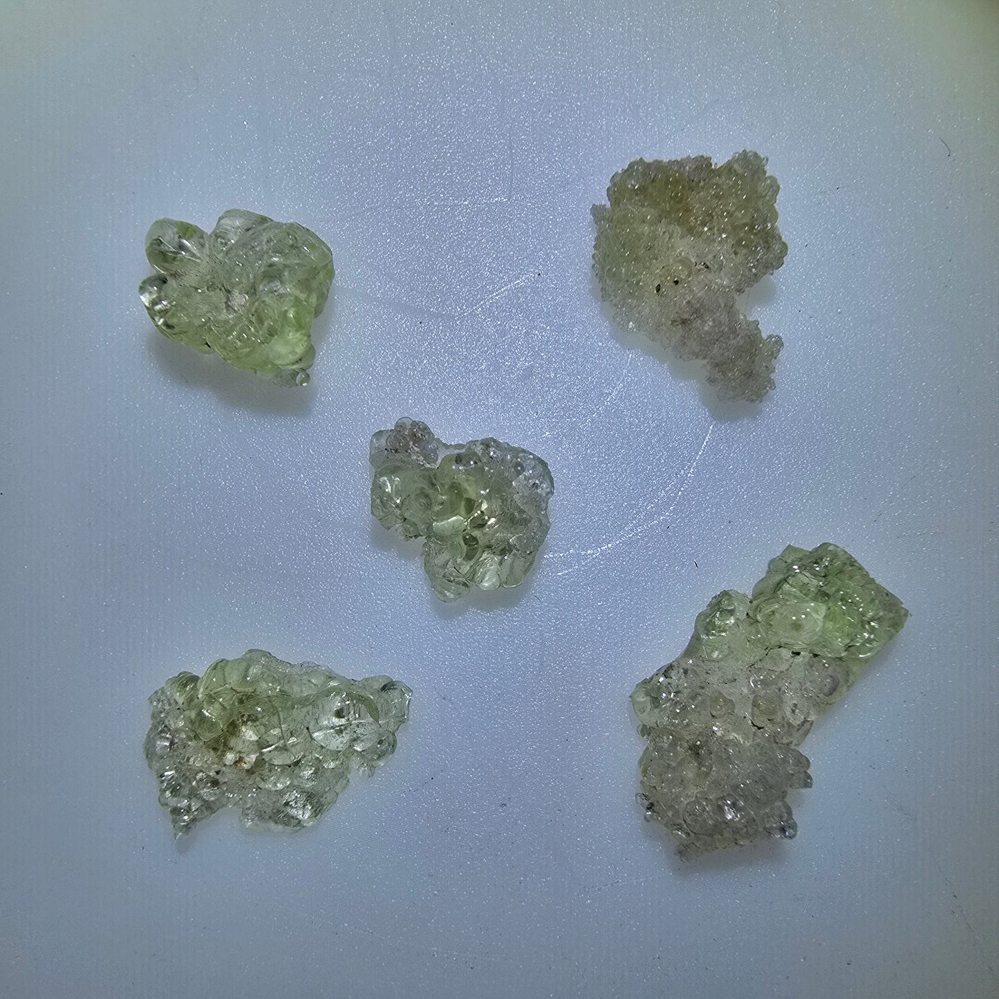 Lot de 5 spécimens d'opale hyalite (minéral UV) Erongo, Namibie 14-22 mm #12301 