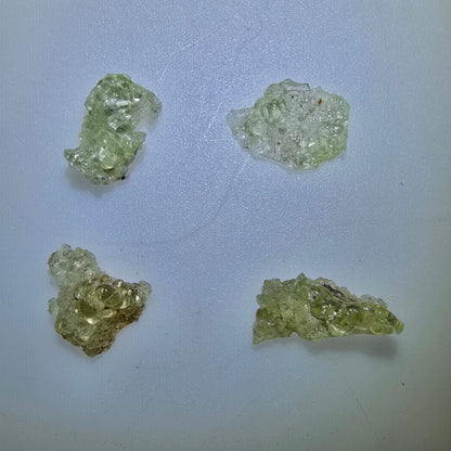 4er Lot Hyalit Opal Stufen (UV Mineral) Erongo, Namibia 14-19mm #12302