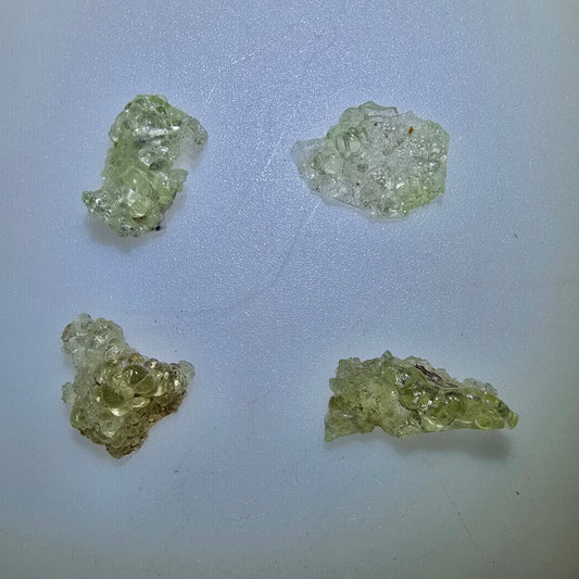 Lot de 4 opales hyalites en escalier (minéral UV) Erongo, Namibie 14-19 mm #12302 