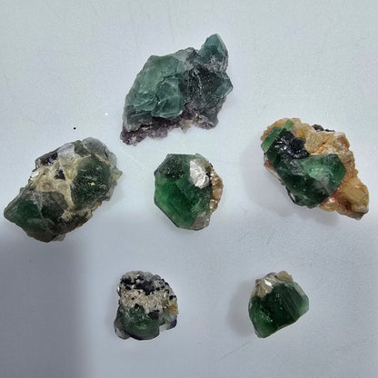 Lot de 5 pierres : fluorite fantôme, muscovite, tourmaline Schörl, Erongo, Namibie, 14-29 mm, n° 12316 
