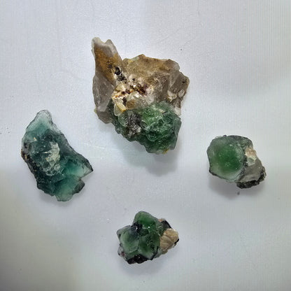 Lot de 4 pierres : fluorite fantôme, muscovite, tourmaline Schörl, Erongo, Namibie, 14-32 mm, n° 12320 
