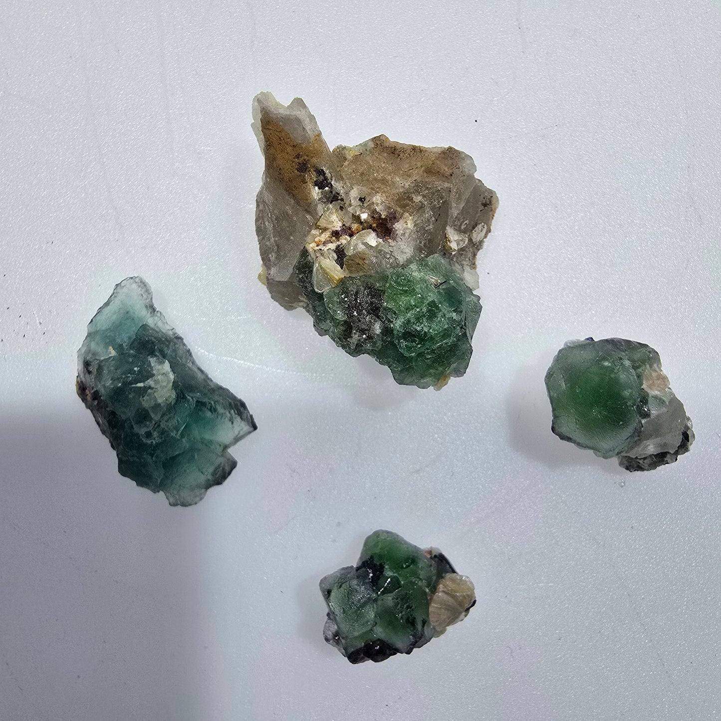 Lot de 4 pierres : fluorite fantôme, muscovite, tourmaline Schörl, Erongo, Namibie, 14-32 mm, n° 12320 