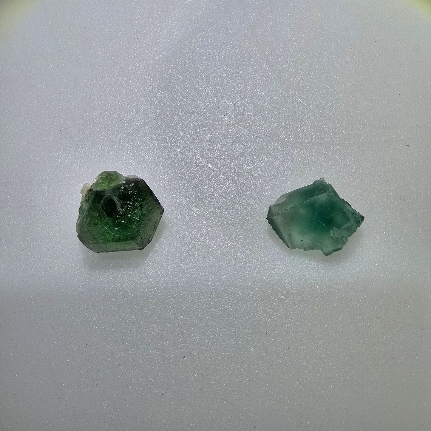 Lot de 2 pierres : fluorite fantôme, muscovite, tourmaline Schörl, Erongo, Namibie, 11-12 mm, n° 12324 