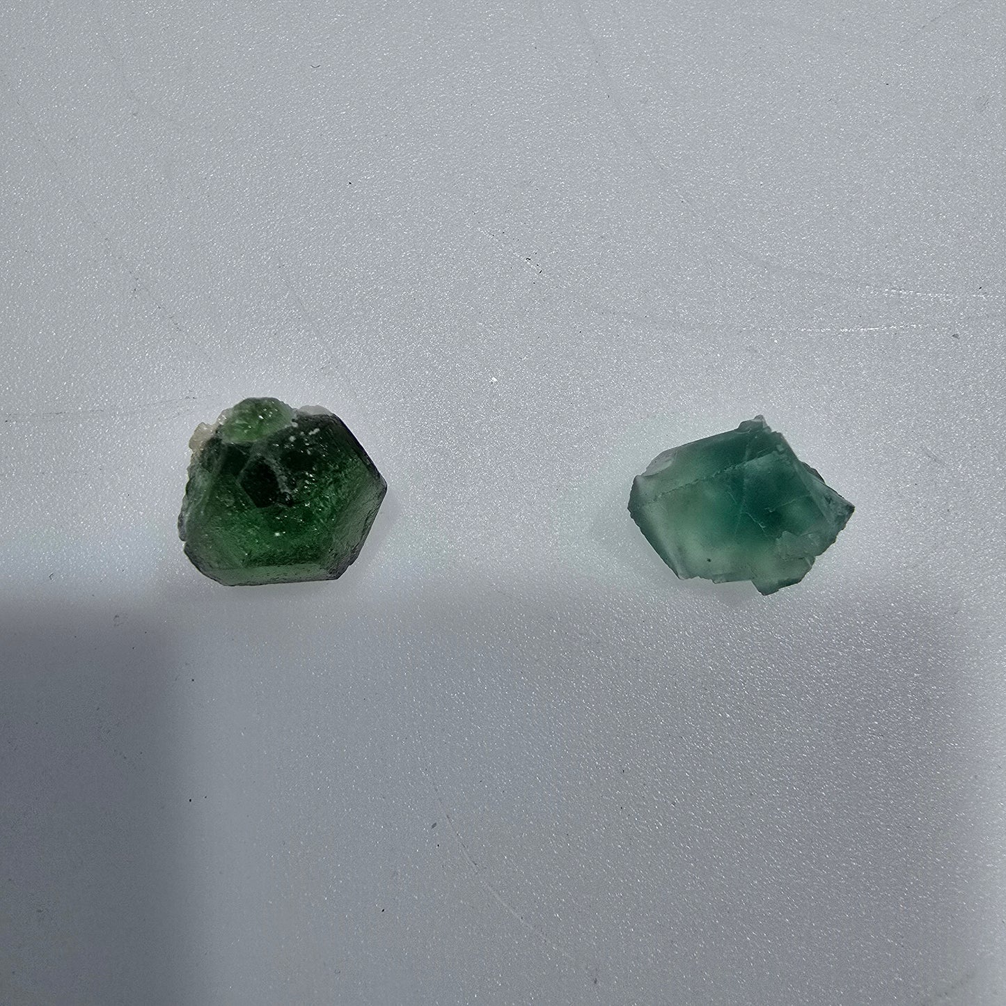 Lot de 2 pierres : fluorite fantôme, muscovite, tourmaline Schörl, Erongo, Namibie, 11-12 mm, n° 12324 