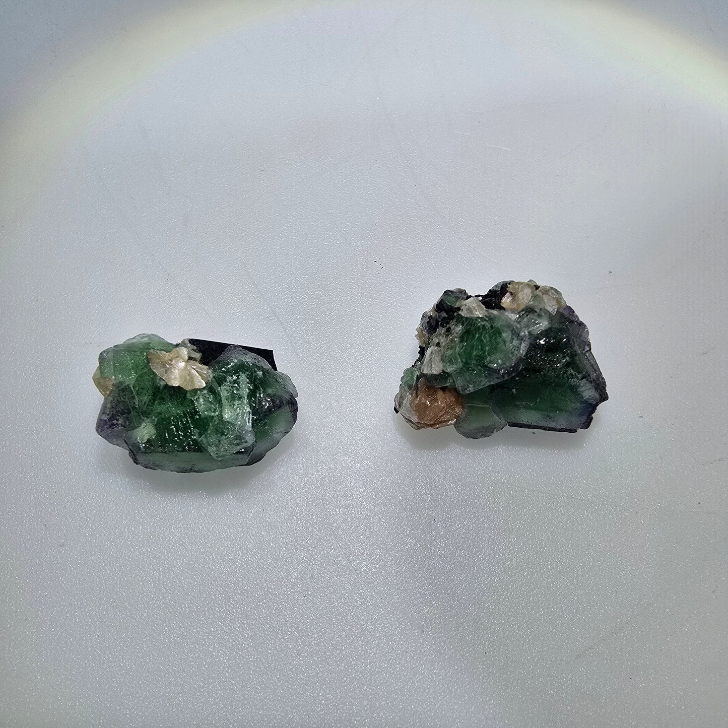 Lot de 2 pierres : fluorite fantôme, muscovite, tourmaline Schörl, Erongo, Namibie, 19 x 21 mm, réf. 12325 