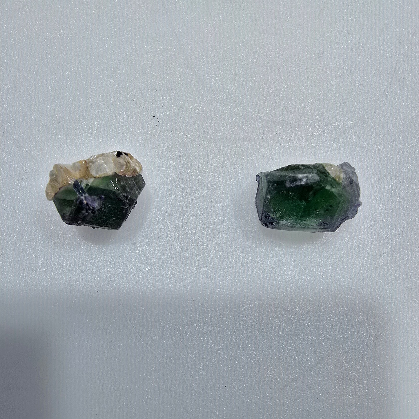 Lot de 2 pierres : Fluorite fantôme, Muscovite, Tourmaline Schörl, Erongo, Namibie, 14-16 mm, réf. 12326 