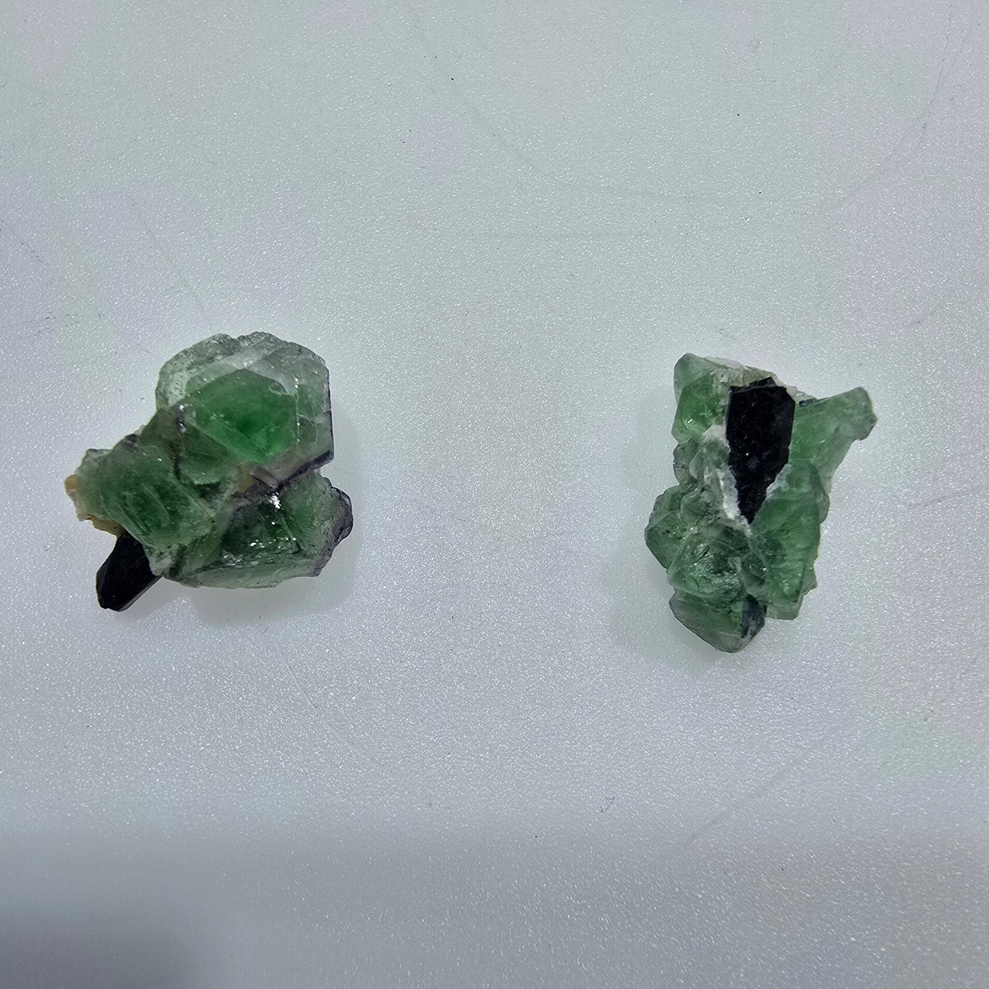 Lot de 2 pierres : Fluorite fantôme, Muscovite, Tourmaline Schörl, Erongo, Namibie, 18-19 mm, n° 12327 