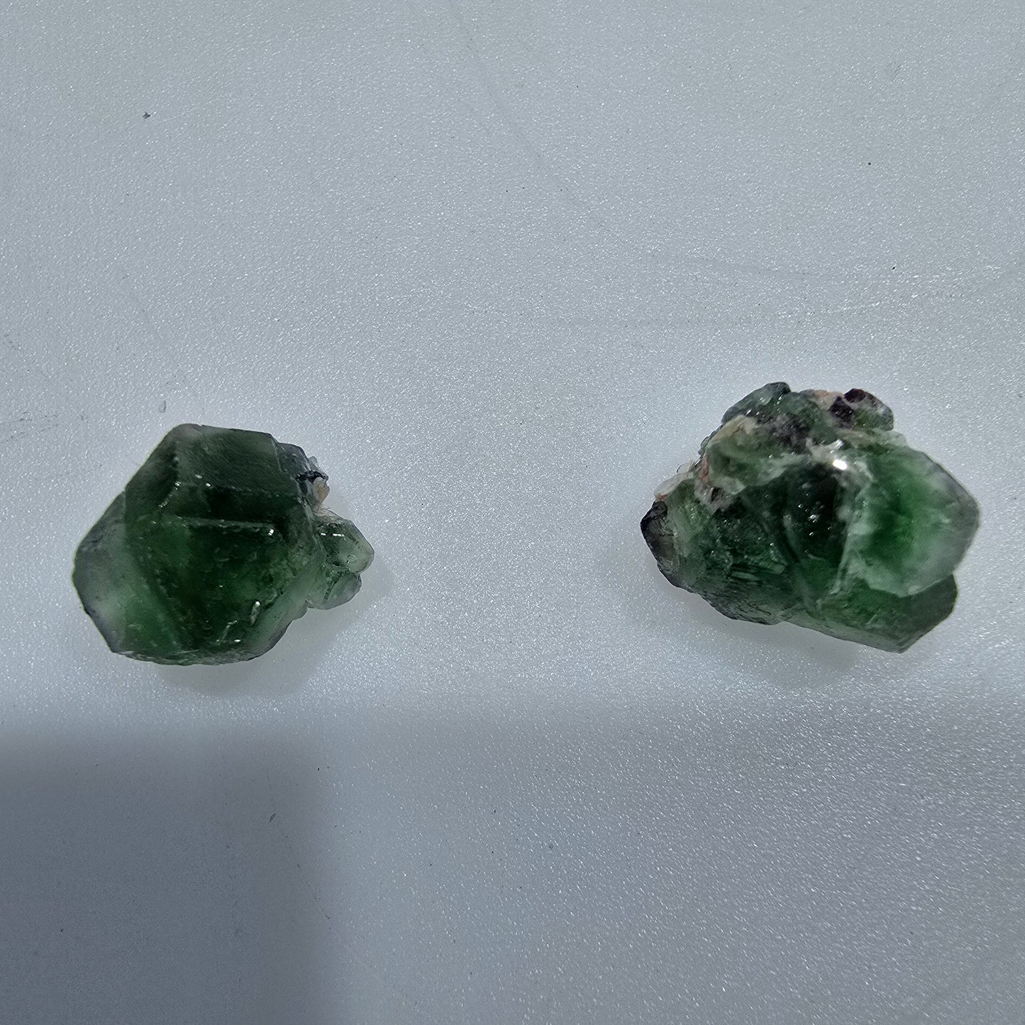 Lot de 2 pierres : fluorite fantôme, muscovite, tourmaline Schörl, Erongo, Namibie, 13-14 mm, n° 12328 