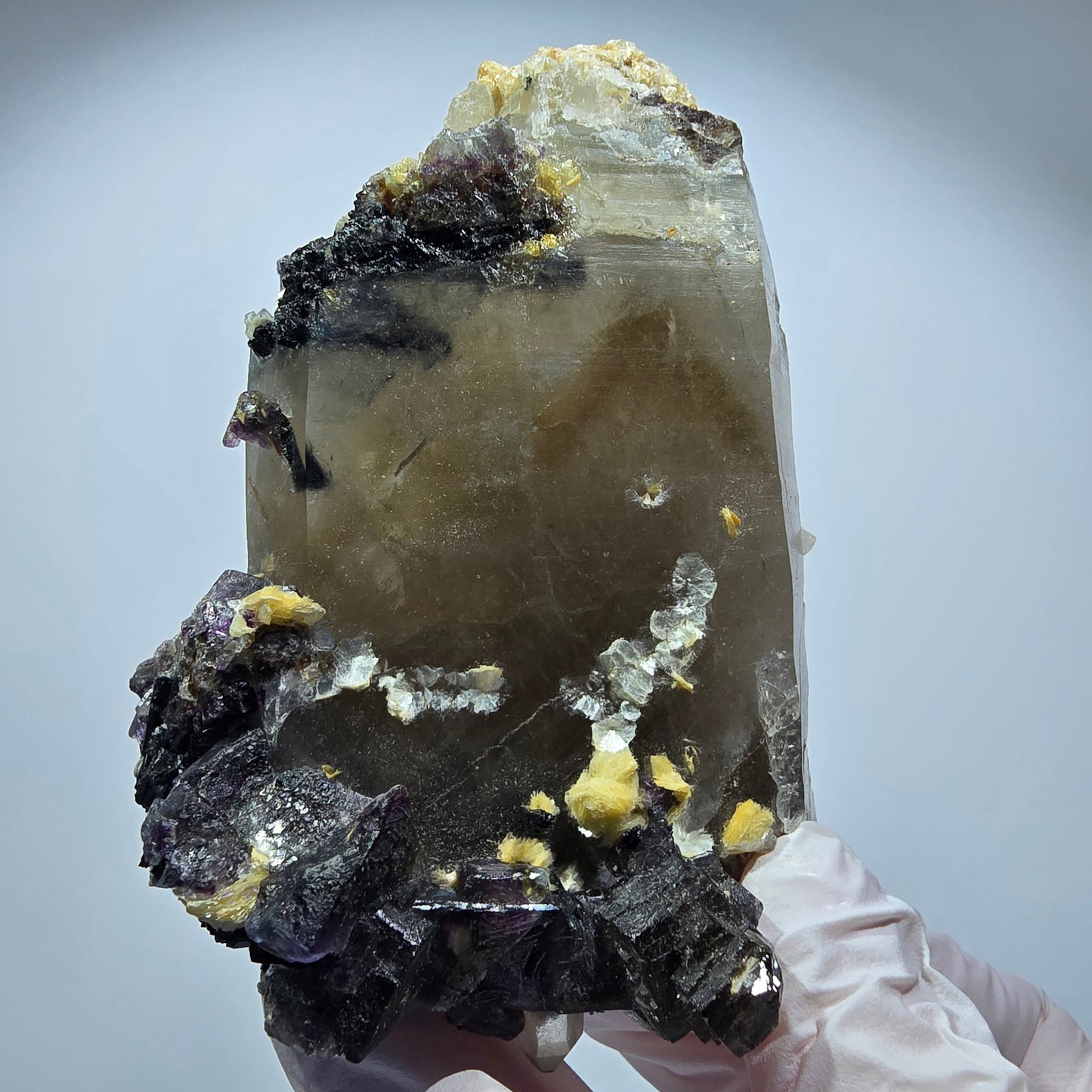 Bunte Fluorit, Rauchquarz, Schörl Turmalin, Muskovit, Hyalit Erongo, Namibia 91*65*38mm #12360
