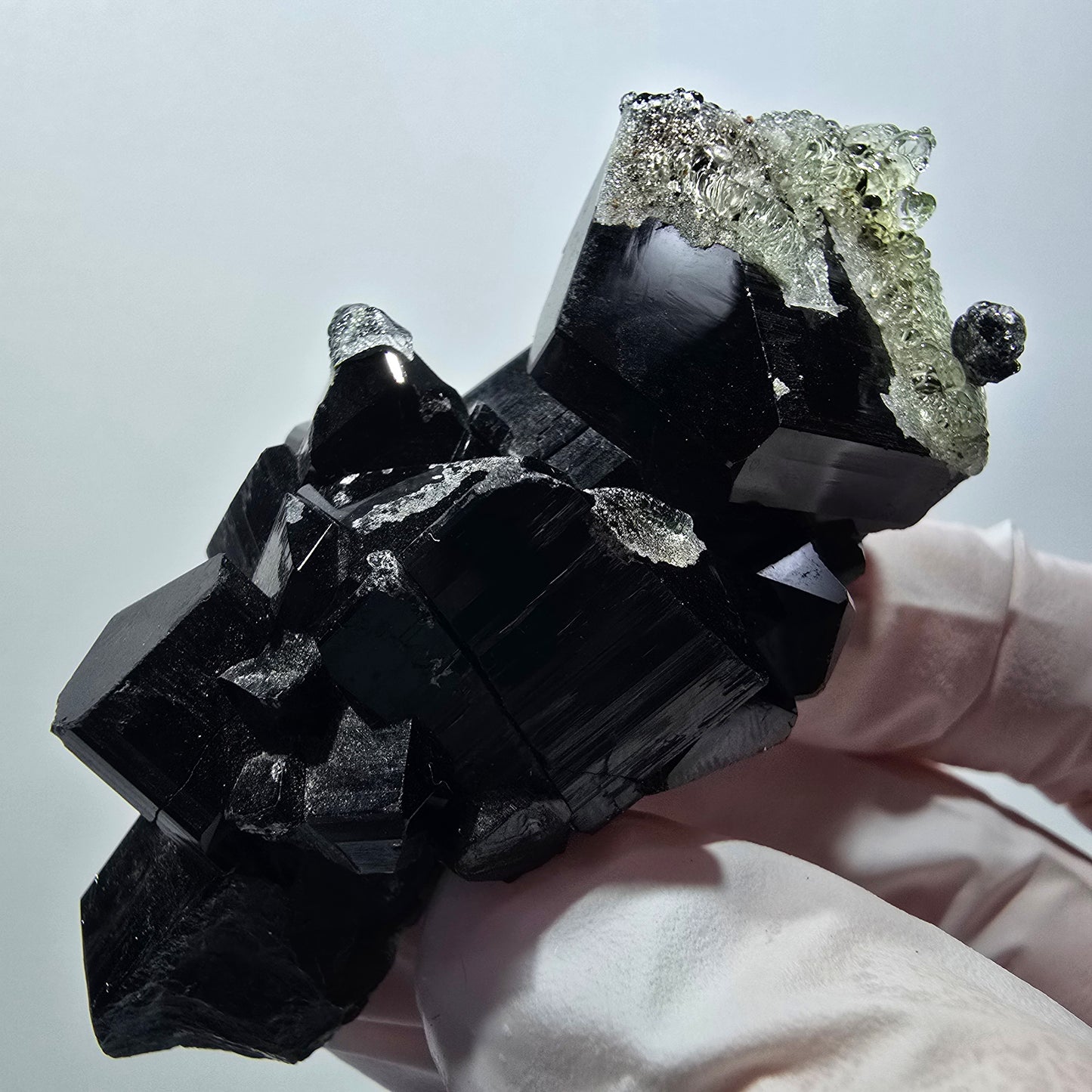 Tourmaline Schorl rare, opale hyalite sur gangue Erongo, Namibie 67*35*26mm #12417