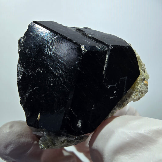 Symmetrischer Schörl Turmalin mit Hyalit Erongo, Namibia 44*38*32mm #12456
