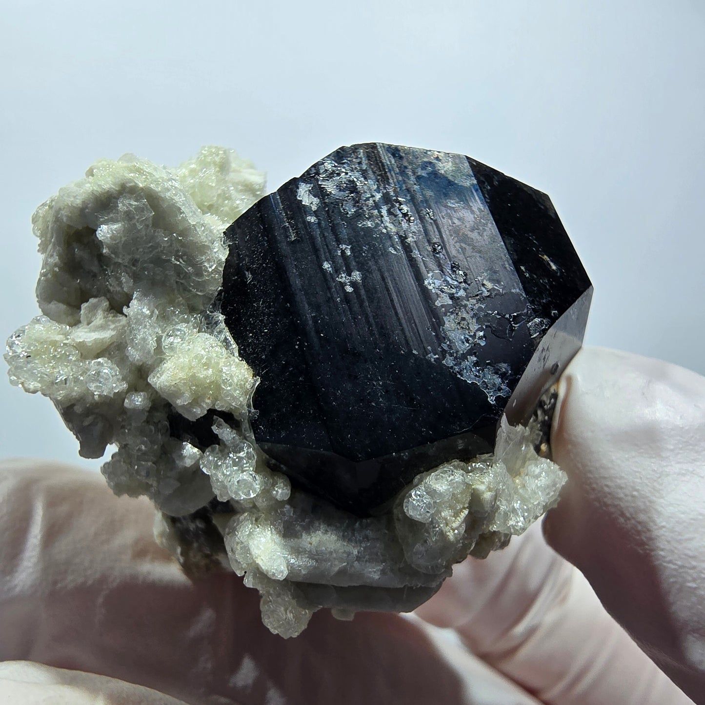 Symmetrischer Schörl Turmalin mit Hyalit, Orthoklas Erongo, Namibia 38*37*32mm #12457