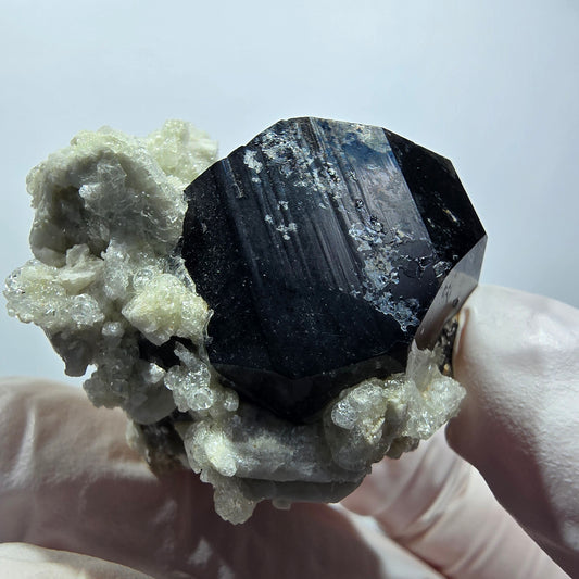 Symmetrischer Schörl Turmalin mit Hyalit, Orthoklas Erongo, Namibia 38*37*32mm #12457